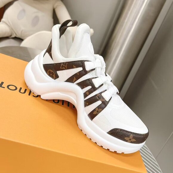 Louis Vuitton LV Archlight Monogram Sneaker - Picture 5 of 8